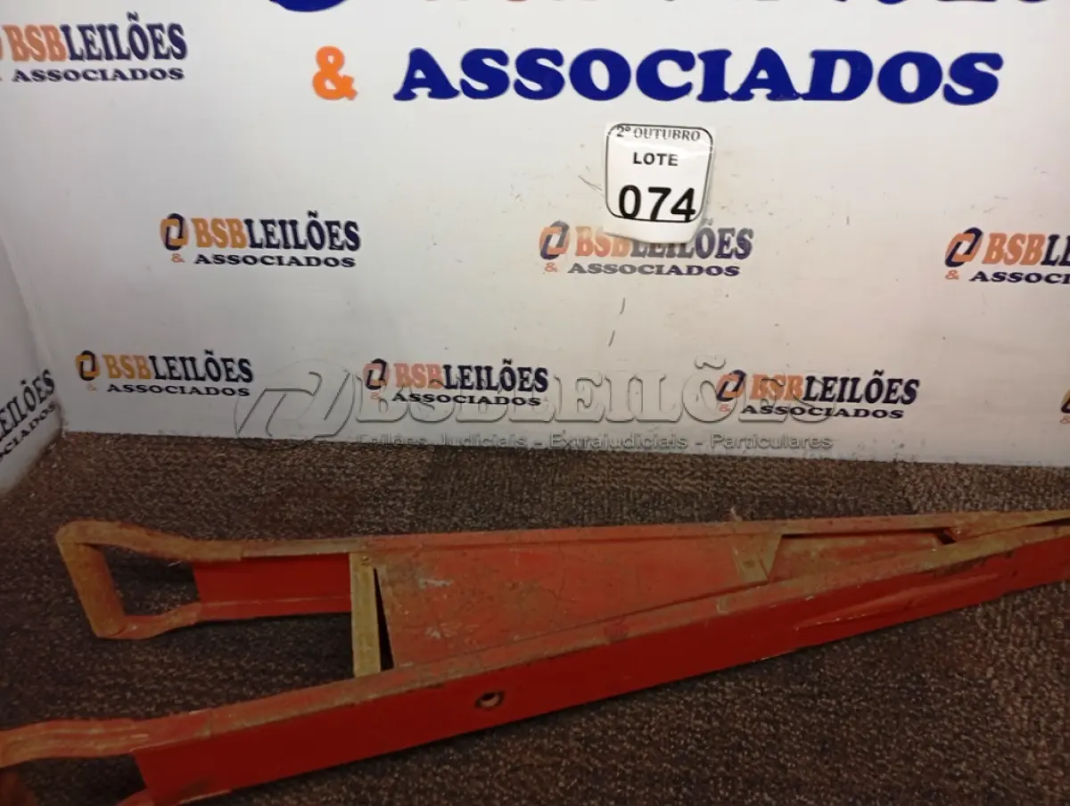 LOTE 074 - 01 PLANTADEIRA MANUAL DE FERRO. (NO ESTADO) ATENÇÃO! FAZER A VISITAÇÃO ANTES DE ARREMATAR, NÃO SABEMOS SE FUNCIONA. LEILÃO NÃO TEM GARANTIA E NEM DEVOLUÇÃO, SUJEITO A POSSÍVEIS AVARIAS VISÍVEIS/OCULTAS E/OU AUSÊNCIA DE COMPONENTES.