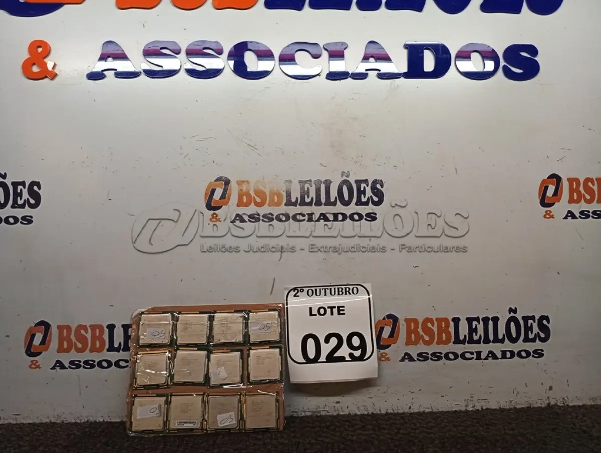 LOTE 029 - 12 PROCESSADORES PARA PC. (NO ESTADO) ATENÇÃO! FAZER A VISITAÇÃO ANTES DE ARREMATAR, NÃO SABEMOS SE FUNCIONA. LEILÃO NÃO TEM GARANTIA E NEM DEVOLUÇÃO, SUJEITO A POSSÍVEIS AVARIAS VISÍVEIS/OCULTAS E/OU AUSÊNCIA DE COMPONENTES.