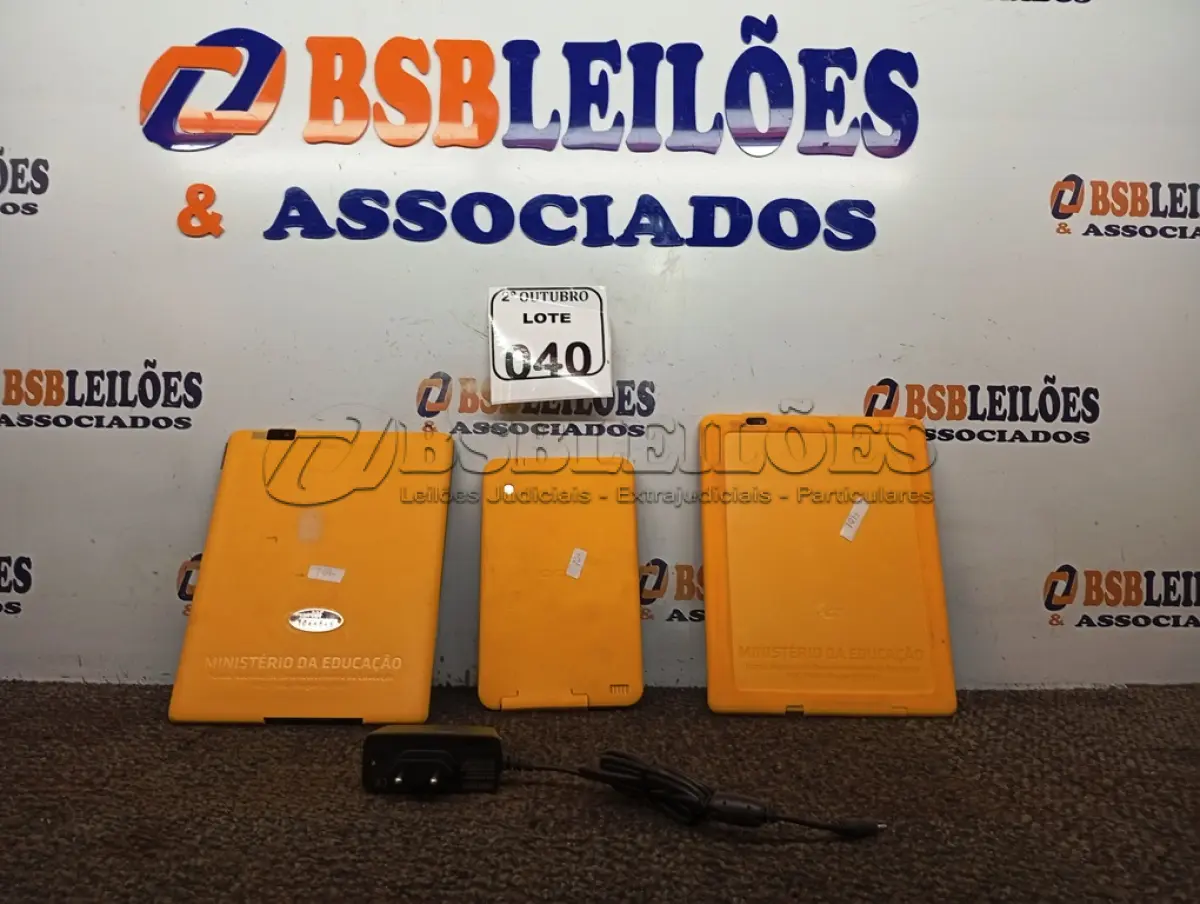 LOTE 040 - 03 TABLETS MARCA POSITIVO. (NO ESTADO) ATENÇÃO! FAZER A VISITAÇÃO ANTES DE ARREMATAR, NÃO SABEMOS SE FUNCIONA. LEILÃO NÃO TEM GARANTIA E NEM DEVOLUÇÃO, SUJEITO A POSSÍVEIS AVARIAS VISÍVEIS/OCULTAS E/OU AUSÊNCIA DE COMPONENTES.