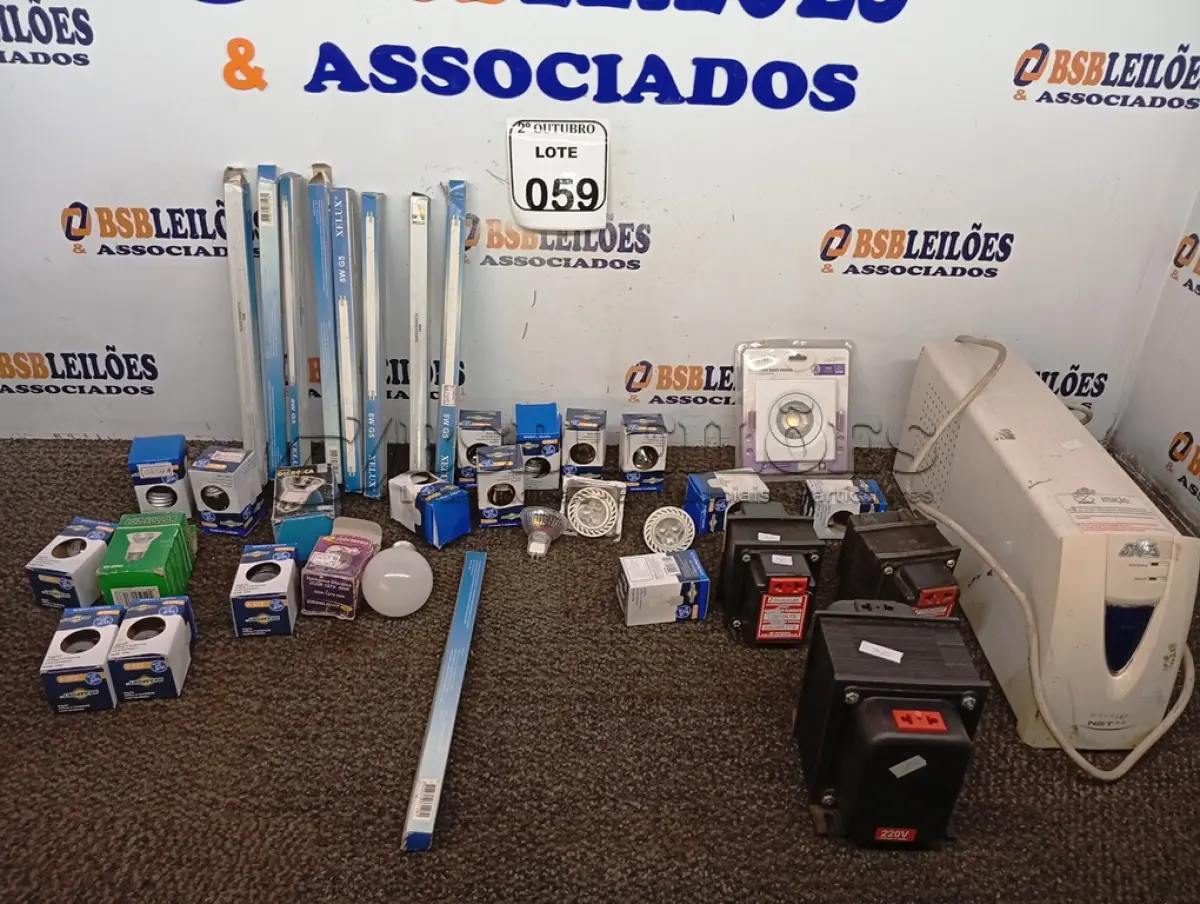 LOTE 059 - 01 NOBREAK, 03 TRANSFORMADORES E LÂMPADAS DIVERSAS. (NO ESTADO) ATENÇÃO! FAZER A VISITAÇÃO ANTES DE ARREMATAR, NÃO SABEMOS SE FUNCIONA. LEILÃO NÃO TEM GARANTIA E NEM DEVOLUÇÃO, SUJEITO A POSSÍVEIS AVARIAS VISÍVEIS/OCULTAS E/OU AUSÊNCIA DE COMPONENTES.