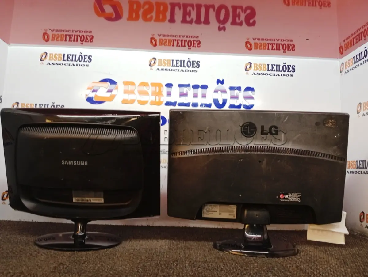 LOTE 136 - 02 MONITORES MARCAS SAMSUNG E LG. (NO ESTADO) ATENÇÃO! FAZER A VISITAÇÃO ANTES DE ARREMATAR, NÃO SABEMOS SE FUNCIONA. LEILÃO NÃO TEM GARANTIA E NEM DEVOLUÇÃO, SUJEITO A POSSÍVEIS AVARIAS VISÍVEIS/OCULTAS E/OU AUSÊNCIA DE COMPONENTES.
