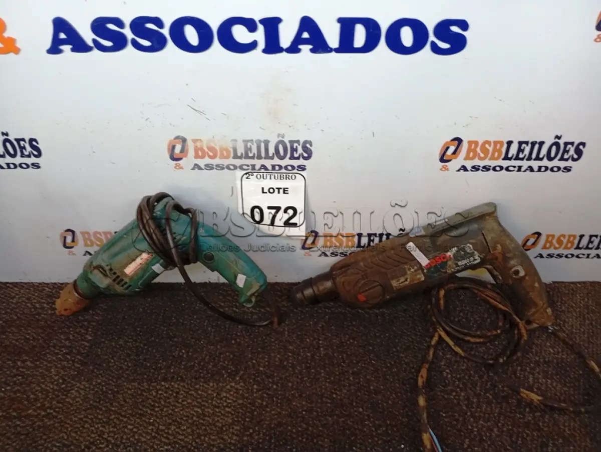LOTE 072 - 01 MARTELETE MARCA BOSCH E 01 FURADEIRA. (NO ESTADO) ATENÇÃO! FAZER A VISITAÇÃO ANTES DE ARREMATAR, NÃO SABEMOS SE FUNCIONA. LEILÃO NÃO TEM GARANTIA E NEM DEVOLUÇÃO, SUJEITO A POSSÍVEIS AVARIAS VISÍVEIS/OCULTAS E/OU AUSÊNCIA DE COMPONENTES.