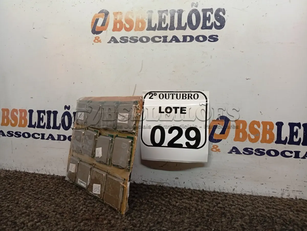 LOTE 029 - 12 PROCESSADORES PARA PC. (NO ESTADO) ATENÇÃO! FAZER A VISITAÇÃO ANTES DE ARREMATAR, NÃO SABEMOS SE FUNCIONA. LEILÃO NÃO TEM GARANTIA E NEM DEVOLUÇÃO, SUJEITO A POSSÍVEIS AVARIAS VISÍVEIS/OCULTAS E/OU AUSÊNCIA DE COMPONENTES.