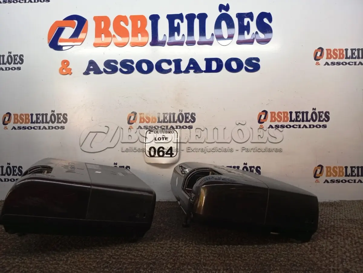 LOTE 064 - 02 PROJETORES MULTIMIDIA MARCA EPSON. (NO ESTADO) ATENÇÃO! FAZER A VISITAÇÃO ANTES DE ARREMATAR, NÃO SABEMOS SE FUNCIONA. LEILÃO NÃO TEM GARANTIA E NEM DEVOLUÇÃO, SUJEITO A POSSÍVEIS AVARIAS VISÍVEIS/OCULTAS E/OU AUSÊNCIA DE COMPONENTES.