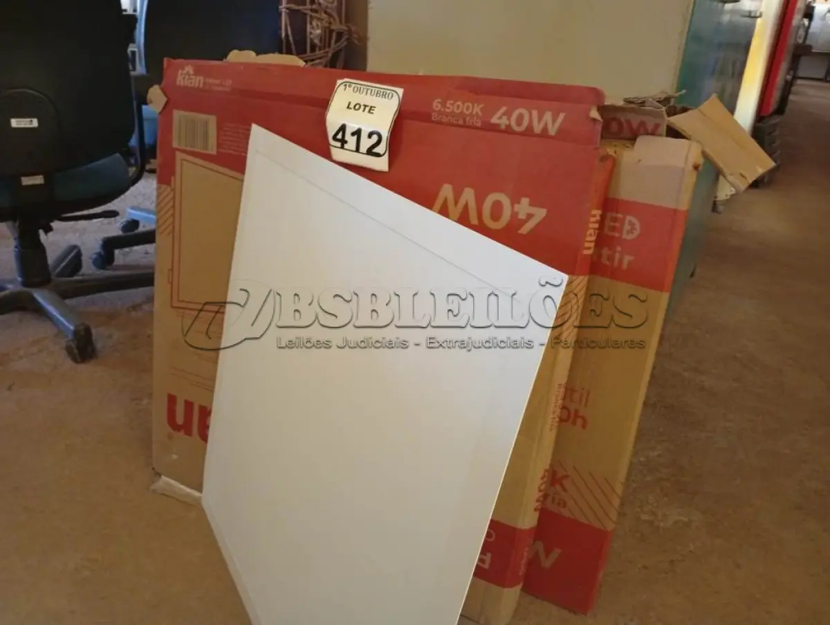 LOTE 412 - 10 PAINÉIS DE LUMINÁRIA. (NO ESTADO) ATENÇÃO! FAZER A VISITAÇÃO ANTES DE ARREMATAR, NÃO SABEMOS SE FUNCIONA. LEILÃO NÃO TEM GARANTIA E NEM DEVOLUÇÃO, SUJEITO A POSSÍVEIS AVARIAS VISÍVEIS/OCULTAS E/OU AUSÊNCIA DE COMPONENTES.