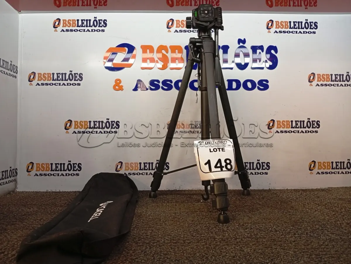 LOTE 148 - 01 TRIPÉ PARA CÂMERA MARCA TOMATE MTG-3016. (NO ESTADO) ATENÇÃO! FAZER A VISITAÇÃO ANTES DE ARREMATAR, NÃO SABEMOS SE FUNCIONA. LEILÃO NÃO TEM GARANTIA E NEM DEVOLUÇÃO, SUJEITO A POSSÍVEIS AVARIAS VISÍVEIS/OCULTAS E/OU AUSÊNCIA DE COMPONENTES.