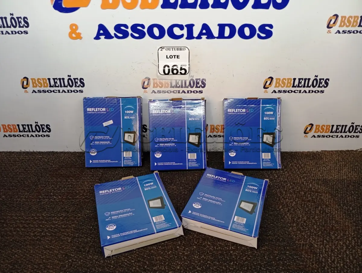 LOTE 065 - 05 REFLETORES LED AMBIENTE EXTERNO100W. (NO ESTADO) ATENÇÃO! FAZER A VISITAÇÃO ANTES DE ARREMATAR, NÃO SABEMOS SE FUNCIONA. LEILÃO NÃO TEM GARANTIA E NEM DEVOLUÇÃO, SUJEITO A POSSÍVEIS AVARIAS VISÍVEIS/OCULTAS E/OU AUSÊNCIA DE COMPONENTES.