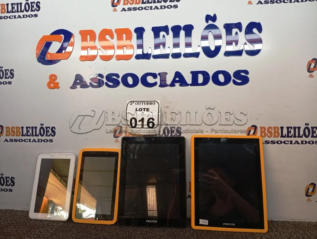 LOTE 016 - 04 TABLETES MARCAS E MODELOS DIVERSOS. (NO ESTADO) ATENÇÃO! FAZER A VISITAÇÃO ANTES DE ARREMATAR, NÃO SABEMOS SE FUNCIONA. LEILÃO NÃO TEM GARANTIA E NEM DEVOLUÇÃO, SUJEITO A POSSÍVEIS AVARIAS VISÍVEIS/OCULTAS E/OU AUSÊNCIA DE COMPONENTES.
