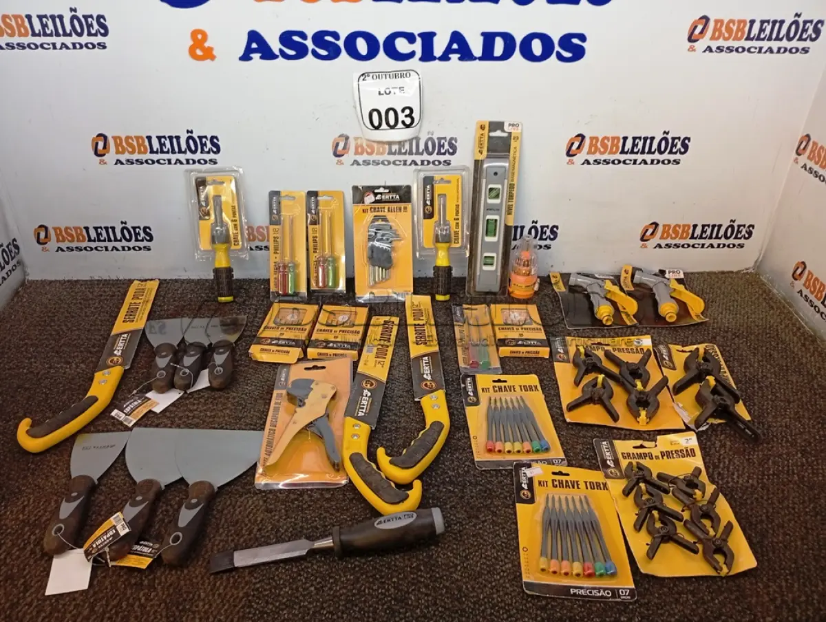 LOTE 003 - 01 LOTE COM DIVERSAS FERRAMENTAS. (NO ESTADO) ATENÇÃO! FAZER A VISITAÇÃO ANTES DE ARREMATAR, NÃO SABEMOS SE FUNCIONA. LEILÃO NÃO TEM GARANTIA E NEM DEVOLUÇÃO, SUJEITO A POSSÍVEIS AVARIAS VISÍVEIS/OCULTAS E/OU AUSÊNCIA DE COMPONENTES.