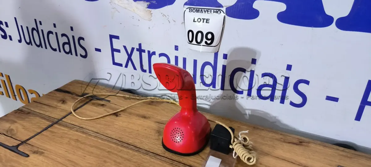LOTE 009 - 01 TELEFONE ANOS 70 "NAJA" FICOU CONHECIDO NO BRASILIA COMO JK. (NO ESTADO)