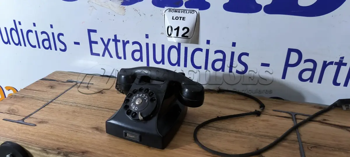 LOTE 012 - 01 TELEFONE PRETO EM BAQUELITE ANOS 50. (NO ESTADO)
