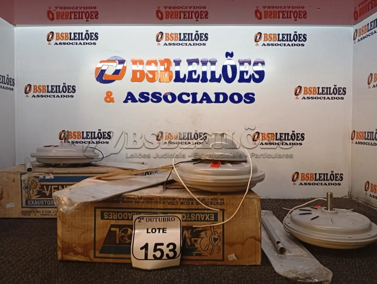 LOTE 153 - 03 VENTILADORES DE TETO SENDO 01 INCOMPLETO. (NO ESTADO) ATENÇÃO! FAZER A VISITAÇÃO ANTES DE ARREMATAR, NÃO SABEMOS SE FUNCIONA. LEILÃO NÃO TEM GARANTIA E NEM DEVOLUÇÃO, SUJEITO A POSSÍVEIS AVARIAS VISÍVEIS/OCULTAS E/OU AUSÊNCIA DE COMPONENTES.