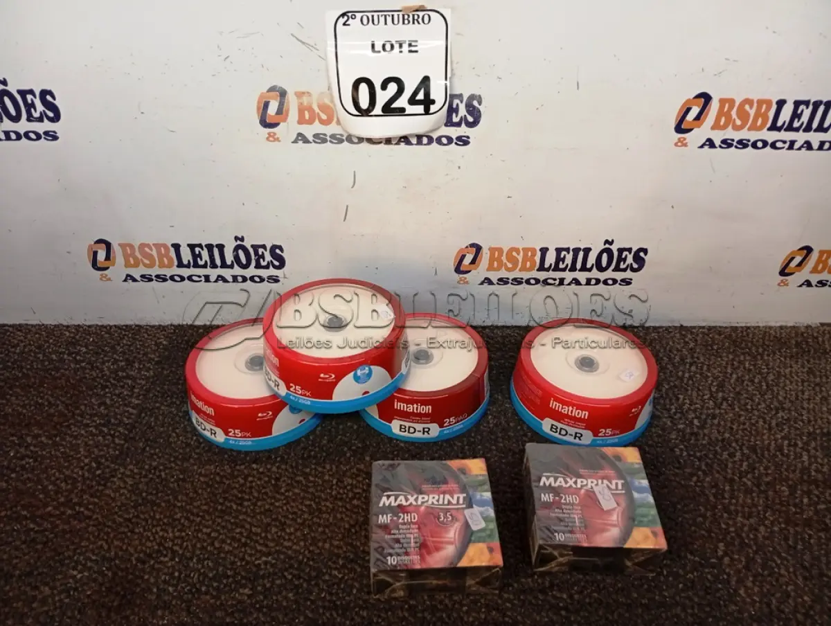 LOTE 024 - 01 LOTE COM APROXIMADAMENTE 100 CDS MÍDIAS VIRGENS E 02 MAXPRINT MF-2HD. (NO ESTADO) ATENÇÃO! FAZER A VISITAÇÃO ANTES DE ARREMATAR, NÃO SABEMOS SE FUNCIONA. LEILÃO NÃO TEM GARANTIA E NEM DEVOLUÇÃO, SUJEITO A POSSÍVEIS AVARIAS VISÍVEIS/OCULTAS E/OU AUSÊNCIA DE COMPONENTES.