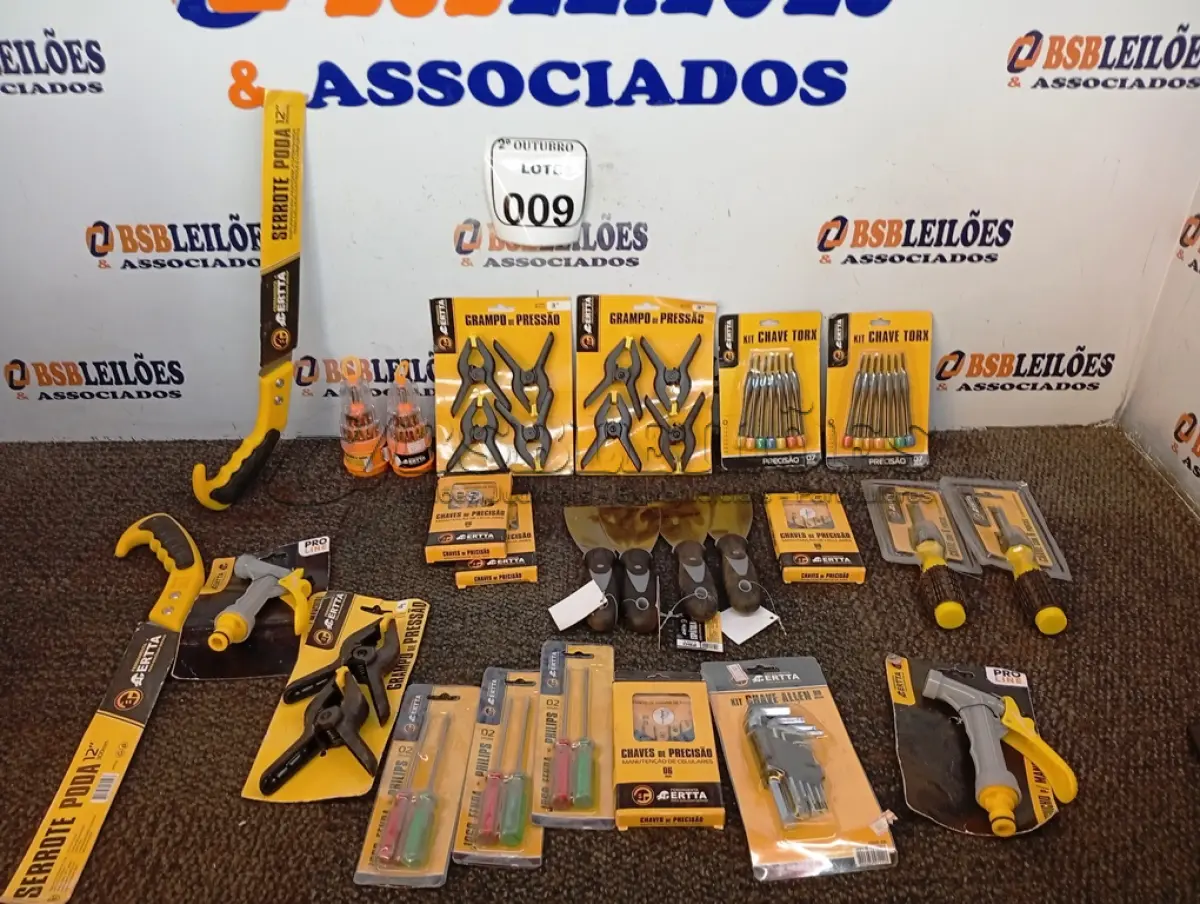 LOTE 009 - 01 LOTE COM DIVERSAS FERRAMENTAS. (NO ESTADO) ATENÇÃO! FAZER A VISITAÇÃO ANTES DE ARREMATAR, NÃO SABEMOS SE FUNCIONA. LEILÃO NÃO TEM GARANTIA E NEM DEVOLUÇÃO, SUJEITO A POSSÍVEIS AVARIAS VISÍVEIS/OCULTAS E/OU AUSÊNCIA DE COMPONENTES.