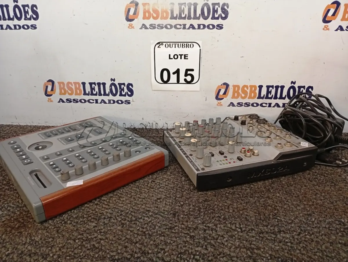 LOTE 015 -  01 MESA DE SOM M.AUDIO E 01 MESA DE SOM EURORACK MX602A COM FONTE. (NO ESTADO) ATENÇÃO! FAZER A VISITAÇÃO ANTES DE ARREMATAR, NÃO SABEMOS SE FUNCIONA. LEILÃO NÃO TEM GARANTIA E NEM DEVOLUÇÃO, SUJEITO A POSSÍVEIS AVARIAS VISÍVEIS/OCULTAS E/OU AUSÊNCIA DE COMPONENTES.