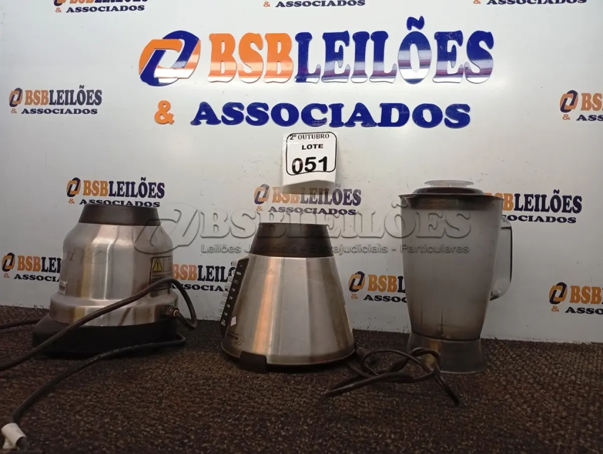 LOTE 051 - 02 BASES PARA LIQUIDIFICADORES E 01 COPO MARCAS E MODELOS DIVERSOS. (NO ESTADO) ATENÇÃO! FAZER A VISITAÇÃO ANTES DE ARREMATAR, NÃO SABEMOS SE FUNCIONA. LEILÃO NÃO TEM GARANTIA E NEM DEVOLUÇÃO, SUJEITO A POSSÍVEIS AVARIAS VISÍVEIS/OCULTAS E/OU AUSÊNCIA DE COMPONENTES.