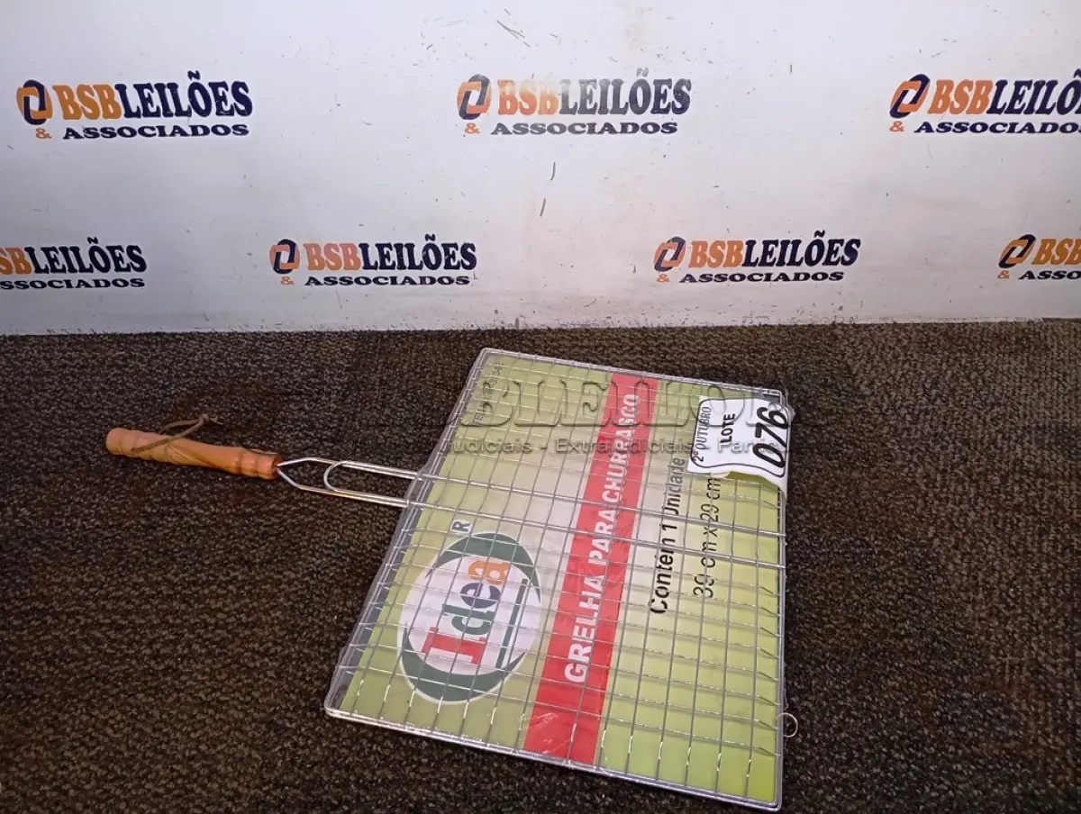 LOTE 076 - 01 GRELHA PARA CHURRASCO 39X29CM. (NO ESTADO) ATENÇÃO! FAZER A VISITAÇÃO ANTES DE ARREMATAR, NÃO SABEMOS SE FUNCIONA. LEILÃO NÃO TEM GARANTIA E NEM DEVOLUÇÃO, SUJEITO A POSSÍVEIS AVARIAS VISÍVEIS/OCULTAS E/OU AUSÊNCIA DE COMPONENTES.