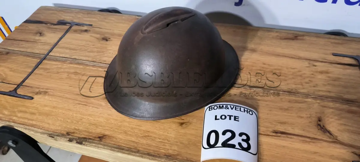 LOTE 023 - 01 CAPACETE REVOLUÇÃO DE 1932. (NO ESTADO)
