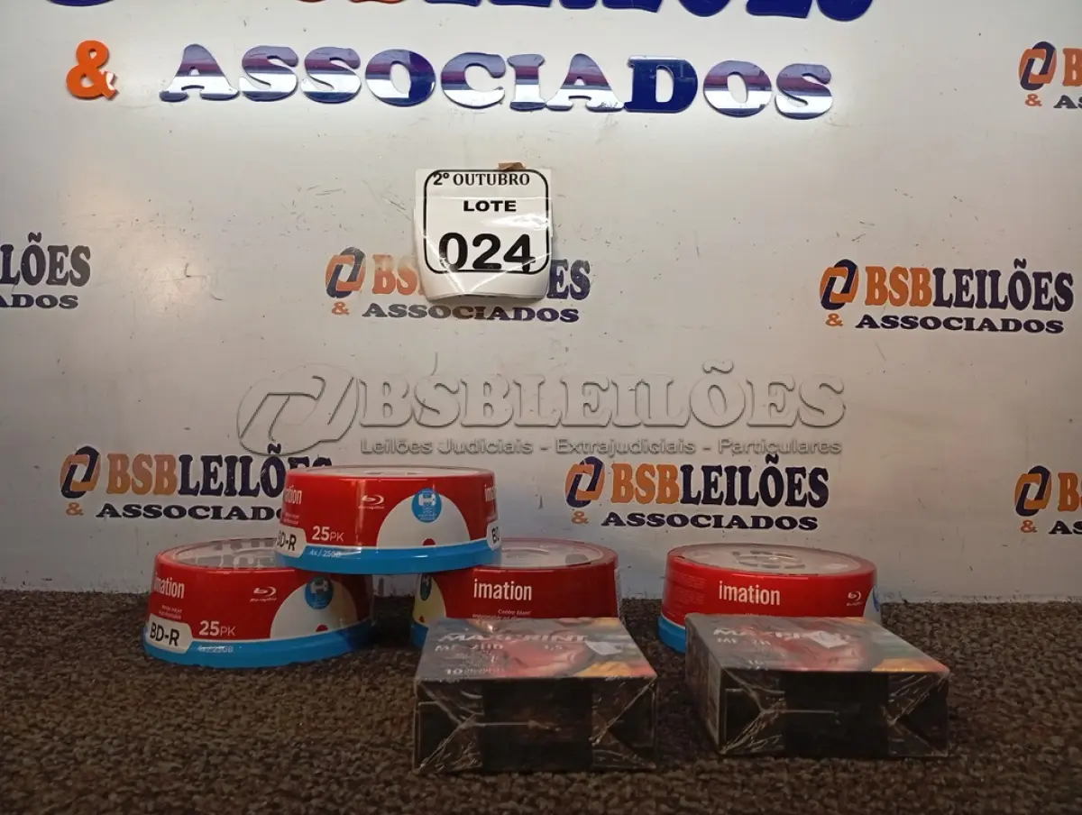 LOTE 024 - 01 LOTE COM APROXIMADAMENTE 100 CDS MÍDIAS VIRGENS E 02 MAXPRINT MF-2HD. (NO ESTADO) ATENÇÃO! FAZER A VISITAÇÃO ANTES DE ARREMATAR, NÃO SABEMOS SE FUNCIONA. LEILÃO NÃO TEM GARANTIA E NEM DEVOLUÇÃO, SUJEITO A POSSÍVEIS AVARIAS VISÍVEIS/OCULTAS E/OU AUSÊNCIA DE COMPONENTES.