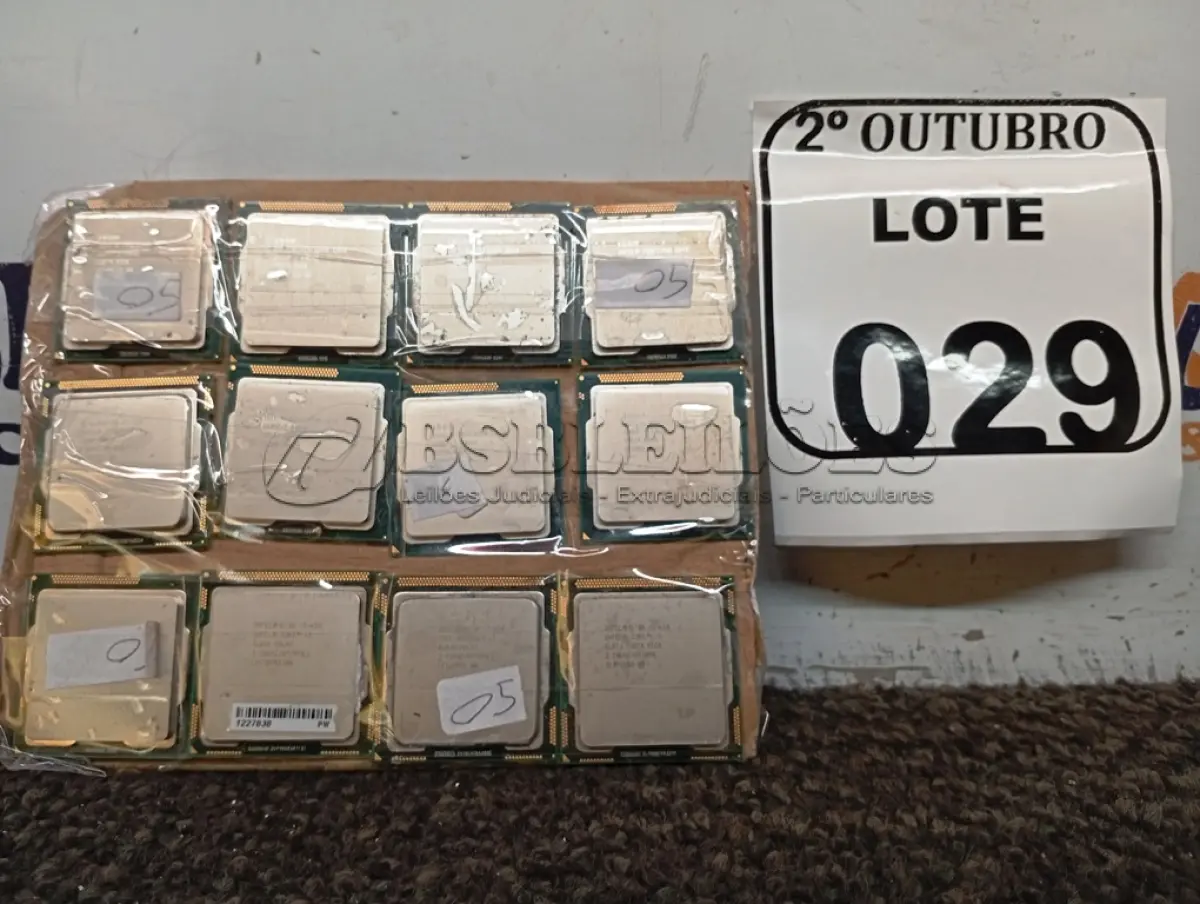 LOTE 029 - 12 PROCESSADORES PARA PC. (NO ESTADO) ATENÇÃO! FAZER A VISITAÇÃO ANTES DE ARREMATAR, NÃO SABEMOS SE FUNCIONA. LEILÃO NÃO TEM GARANTIA E NEM DEVOLUÇÃO, SUJEITO A POSSÍVEIS AVARIAS VISÍVEIS/OCULTAS E/OU AUSÊNCIA DE COMPONENTES.