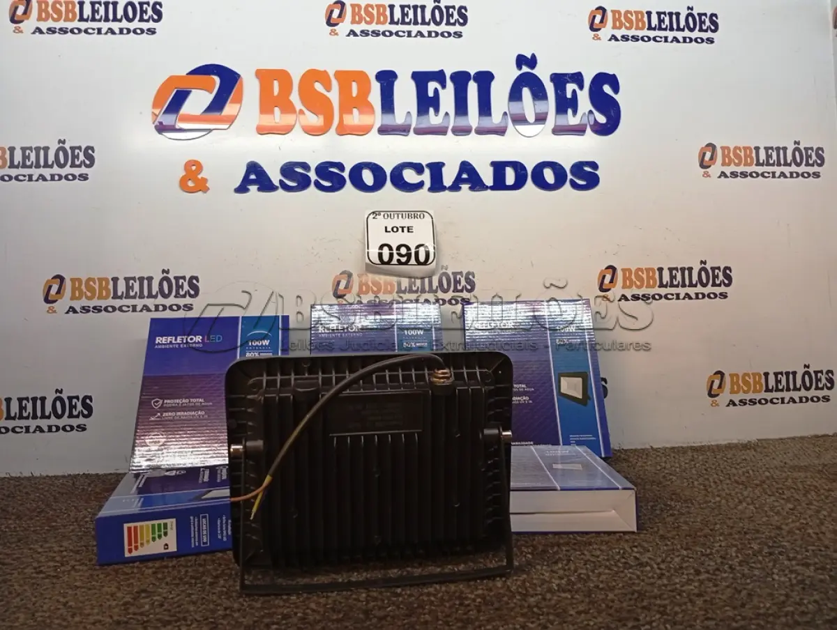 LOTE 090 - 05 REFLETORES LED AMBIENTE EXTERNO100W. (NO ESTADO) ATENÇÃO! FAZER A VISITAÇÃO ANTES DE ARREMATAR, NÃO SABEMOS SE FUNCIONA. LEILÃO NÃO TEM GARANTIA E NEM DEVOLUÇÃO, SUJEITO A POSSÍVEIS AVARIAS VISÍVEIS/OCULTAS E/OU AUSÊNCIA DE COMPONENTES.