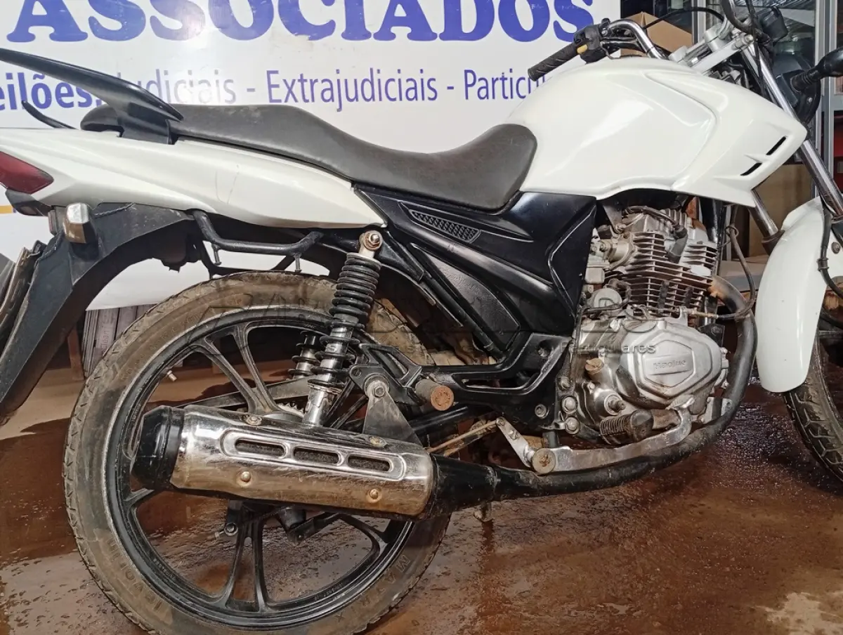 LOTE 012 - 01 MOTO DAFRA /RIVA150 CARGO; COR BRANCA; ANO 2013. (NO ESTADO)