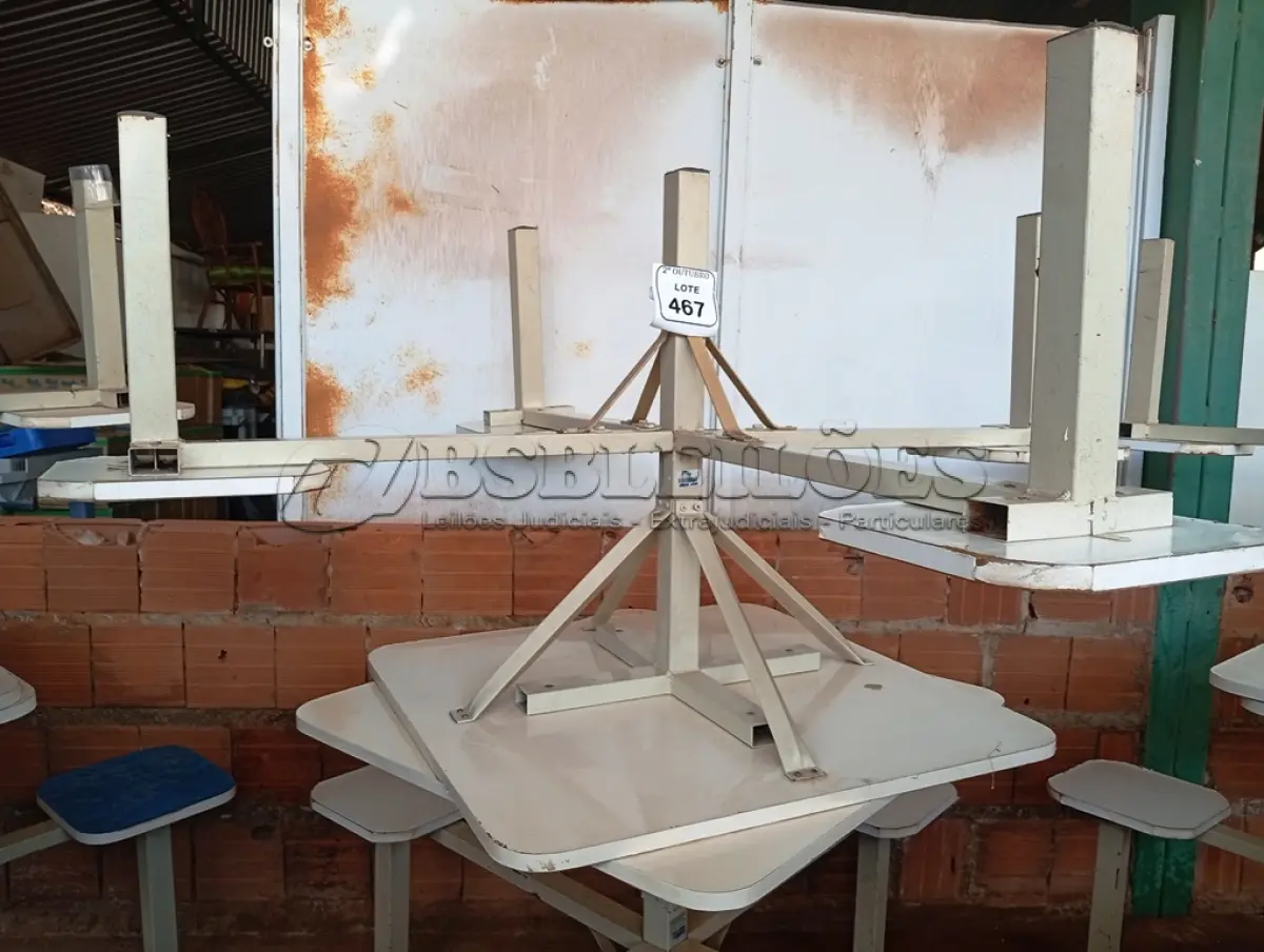 LOTE 467 - 02 MESAS P/REFEITÓRIO NA COR BRANCO, TAMPO EM MADEIRA COM 04 ASSENTOS CADA. (NO ESTADO) ATENÇÃO! FAZER A VISITAÇÃO ANTES DE ARREMATAR, NÃO SABEMOS SE FUNCIONA. LEILÃO NÃO TEM GARANTIA E NEM DEVOLUÇÃO, SUJEITO A POSSÍVEIS AVARIAS VISÍVEIS/OCULTAS E/OU AUSÊNCIA DE COMPONENTES.