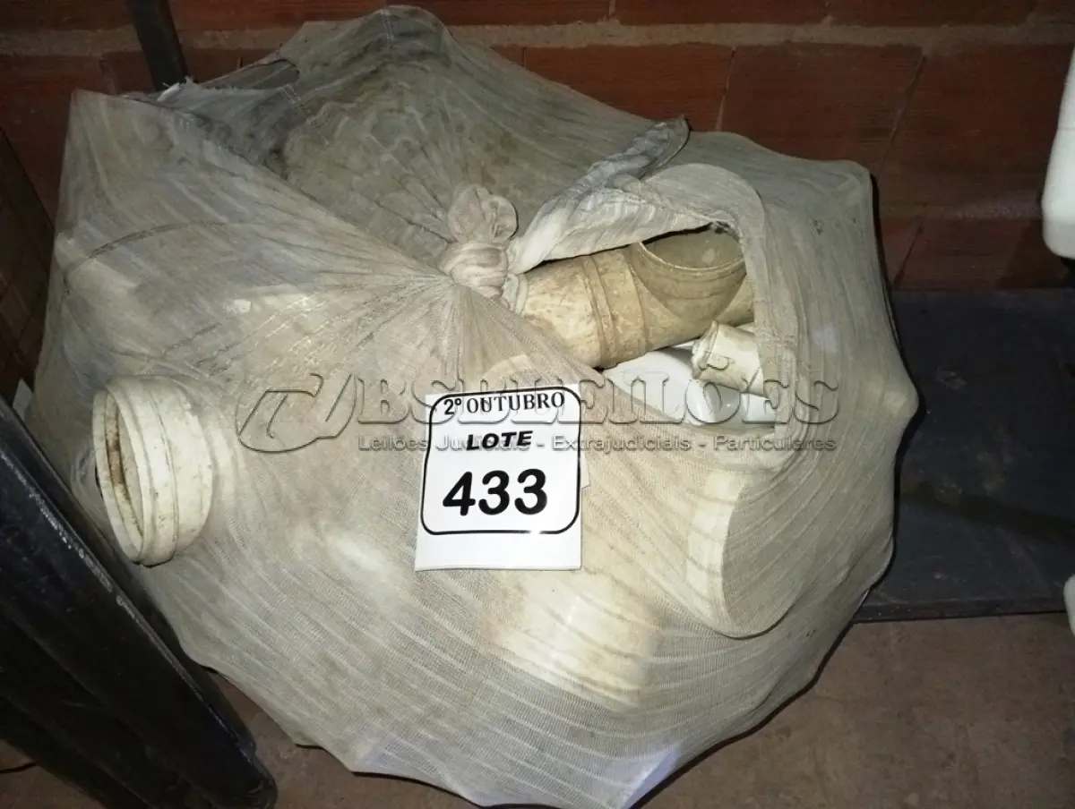 LOTE 433 - 01 LOTE C/MATERIAIS HIDRÁULICOS DIVERSOS. (NO ESTADO) ATENÇÃO! FAZER A VISITAÇÃO ANTES DE ARREMATAR, NÃO SABEMOS SE FUNCIONA. LEILÃO NÃO TEM GARANTIA E NEM DEVOLUÇÃO, SUJEITO A POSSÍVEIS AVARIAS VISÍVEIS/OCULTAS E/OU AUSÊNCIA DE COMPONENTES.