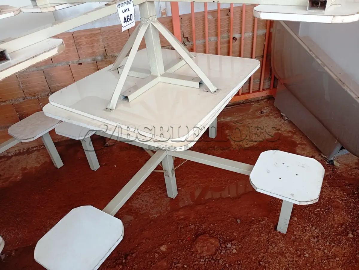 LOTE 460 - 02 MESAS P/REFEITÓRIO NA COR BRANCO, TAMPO EM MADEIRA COM 04 ASSENTOS CADA. (NO ESTADO) ATENÇÃO! FAZER A VISITAÇÃO ANTES DE ARREMATAR, NÃO SABEMOS SE FUNCIONA. LEILÃO NÃO TEM GARANTIA E NEM DEVOLUÇÃO, SUJEITO A POSSÍVEIS AVARIAS VISÍVEIS/OCULTAS E/OU AUSÊNCIA DE COMPONENTES.