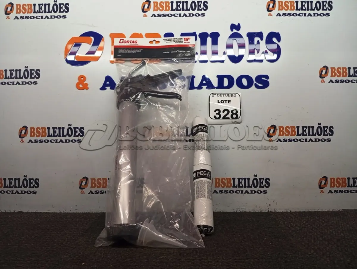 LOTE 328 - 01 APLICADOR DE SILICONE ALUMÍNIO REFORÇADO 15" E 01 PU PARABRISA 600ML (NO ESTADO) ATENÇÃO! FAZER A VISITAÇÃO ANTES DE ARREMATAR, NÃO SABEMOS SE FUNCIONA. LEILÃO NÃO TEM GARANTIA E NEM DEVOLUÇÃO, SUJEITO A POSSÍVEIS AVARIAS VISÍVEIS/OCULTAS E/OU AUSÊNCIA DE COMPONENTES.
