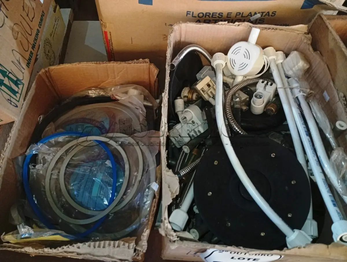 LOTE 211 - 01 LOTE COM VÁRIAS BORRACHAS DE PANELA DE PRESSÃO TAMANHOS DIVERSOS E MATERIAIS HIDRÁULICOS DIVERSOS. (NO ESTADO) ATENÇÃO! FAZER A VISITAÇÃO ANTES DE ARREMATAR, NÃO SABEMOS SE FUNCIONA. LEILÃO NÃO TEM GARANTIA E NEM DEVOLUÇÃO, SUJEITO A POSSÍVEIS AVARIAS VISÍVEIS/OCULTAS E/OU AUSÊNCIA DE COMPONENTES.