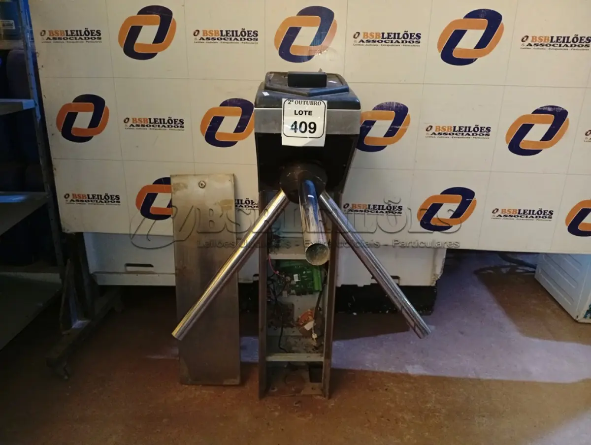 LOTE 409 - 01 CATRACA C/AVARIAS. (NO ESTADO) ATENÇÃO! FAZER A VISITAÇÃO ANTES DE ARREMATAR, NÃO SABEMOS SE FUNCIONA. LEILÃO NÃO TEM GARANTIA E NEM DEVOLUÇÃO, SUJEITO A POSSÍVEIS AVARIAS VISÍVEIS/OCULTAS E/OU AUSÊNCIA DE COMPONENTES.