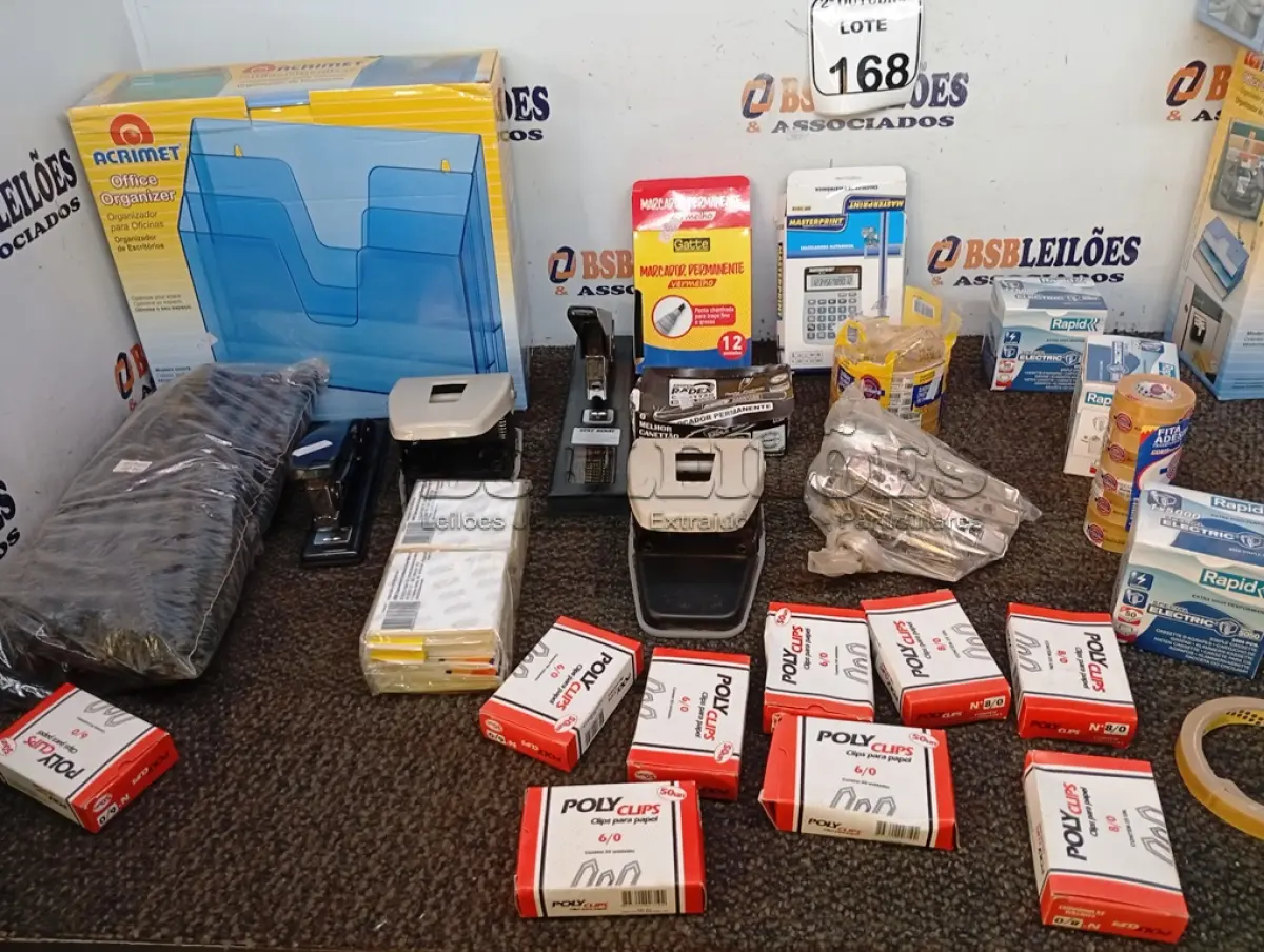 LOTE 168 - 01 LOTE COM DIVERSOS MATERIAIS PARA ESCRITÓRIO E 03 ORGANIZADORES DE PAPEL. (NO ESTADO) ATENÇÃO! FAZER A VISITAÇÃO ANTES DE ARREMATAR, NÃO SABEMOS SE FUNCIONA. LEILÃO NÃO TEM GARANTIA E NEM DEVOLUÇÃO, SUJEITO A POSSÍVEIS AVARIAS VISÍVEIS/OCULTAS E/OU AUSÊNCIA DE COMPONENTES.