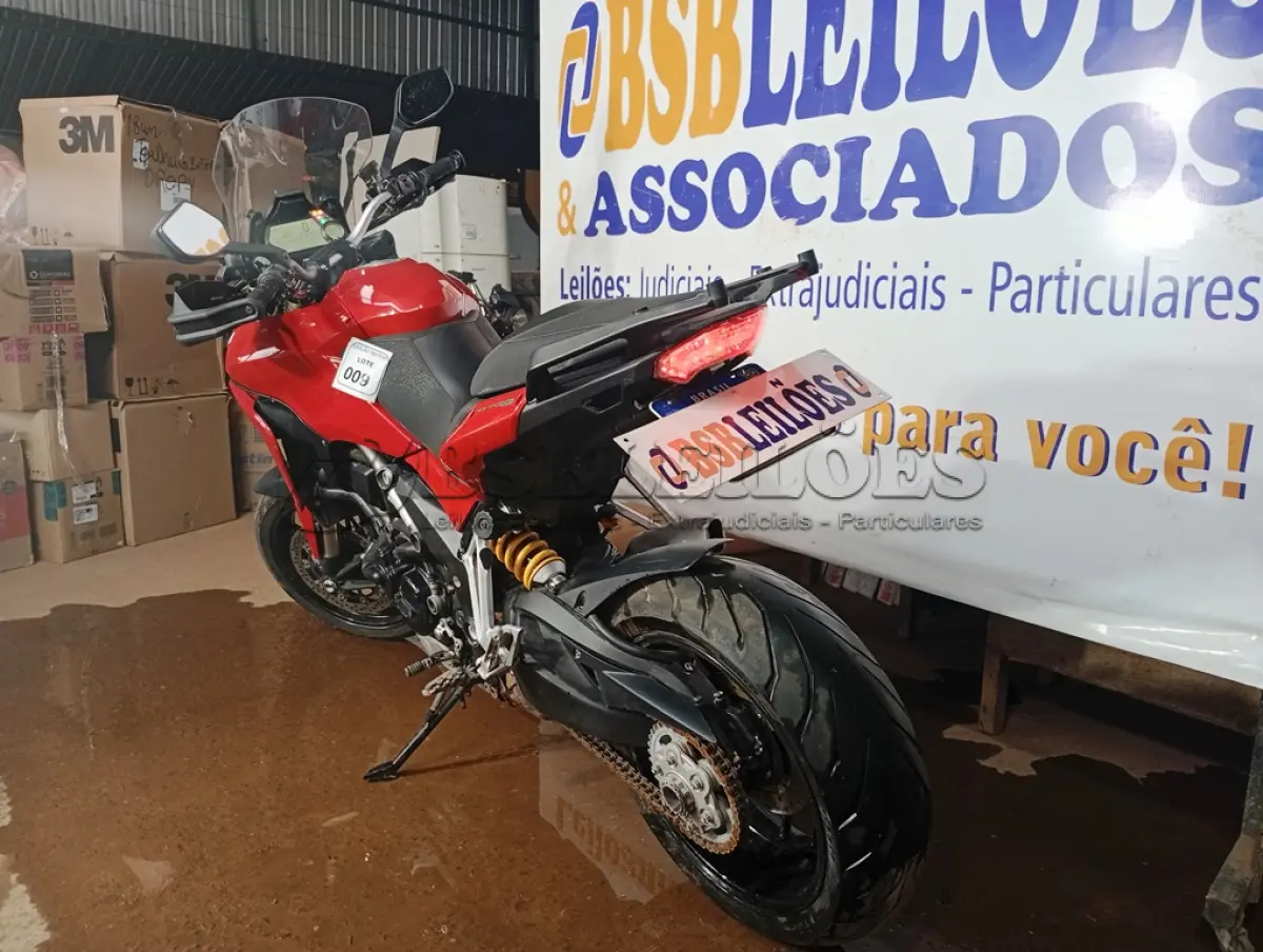 LOTE 009 - 01 MOTO DUCATI/MTS 1200; COR VERMELHA; ANO 2015. (TODOS DOCUMENTOS 2024 PAGOS)