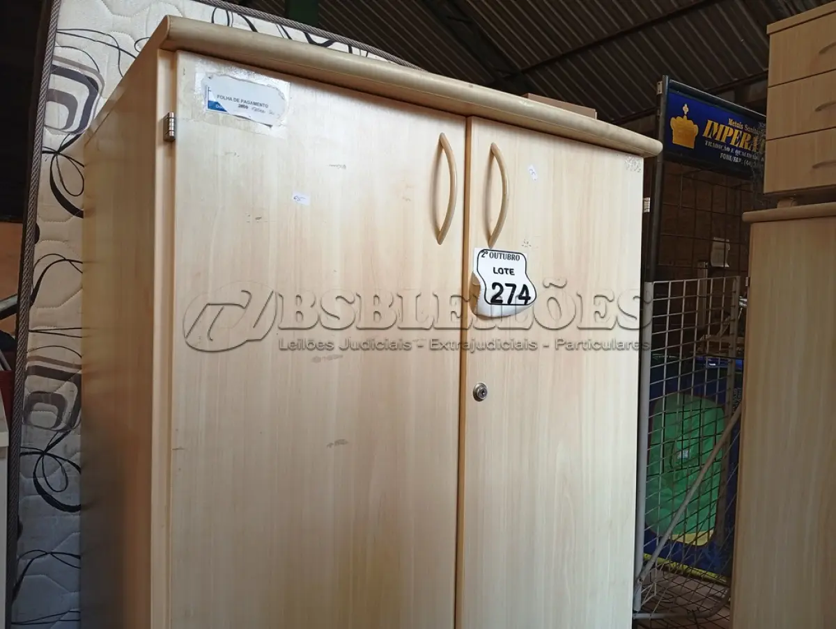 LOTE 274 - 01 ARMÁRIO PARA ESCRITÓRIO DE 02 PORTAS. (NO ESTADO) ATENÇÃO! FAZER A VISITAÇÃO ANTES DE ARREMATAR, NÃO SABEMOS SE FUNCIONA. LEILÃO NÃO TEM GARANTIA E NEM DEVOLUÇÃO, SUJEITO A POSSÍVEIS AVARIAS VISÍVEIS/OCULTAS E/OU AUSÊNCIA DE COMPONENTES.