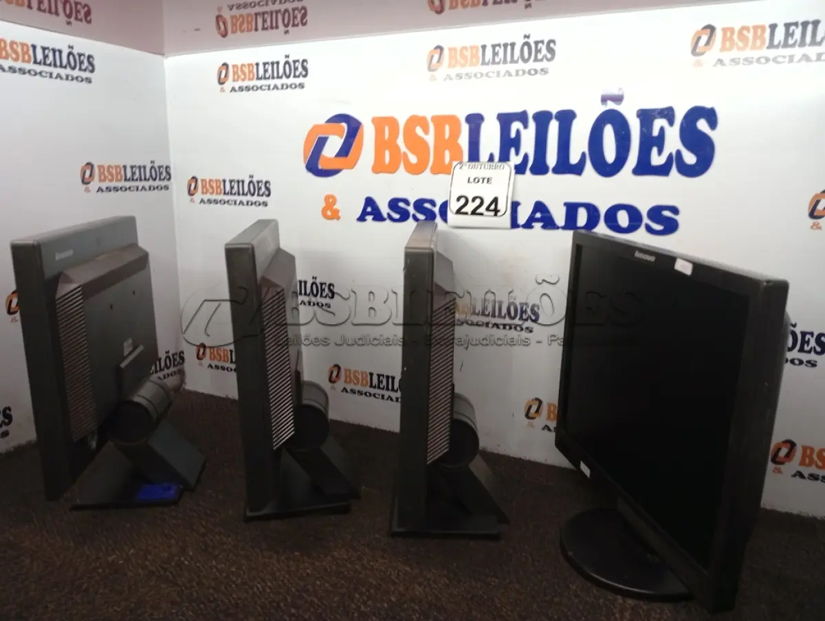 LOTE 224 - 04 MONITORES LCD MARCAS E MODELOS DIVERSOS. (NO ESTADO) ATENÇÃO! FAZER A VISITAÇÃO ANTES DE ARREMATAR, NÃO SABEMOS SE FUNCIONA. LEILÃO NÃO TEM GARANTIA E NEM DEVOLUÇÃO, SUJEITO A POSSÍVEIS AVARIAS VISÍVEIS/OCULTAS E/OU AUSÊNCIA DE COMPONENTES.