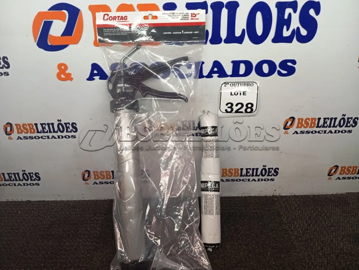 LOTE 328 - 01 APLICADOR DE SILICONE ALUMÍNIO REFORÇADO 15" E 01 PU PARABRISA 600ML (NO ESTADO) ATENÇÃO! FAZER A VISITAÇÃO ANTES DE ARREMATAR, NÃO SABEMOS SE FUNCIONA. LEILÃO NÃO TEM GARANTIA E NEM DEVOLUÇÃO, SUJEITO A POSSÍVEIS AVARIAS VISÍVEIS/OCULTAS E/OU AUSÊNCIA DE COMPONENTES.