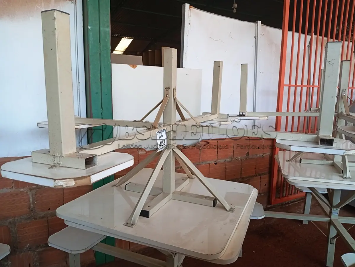 LOTE 463 - 02 MESAS P/REFEITÓRIO NA COR BRANCO, TAMPO EM MADEIRA COM 04 ASSENTOS CADA. (NO ESTADO) ATENÇÃO! FAZER A VISITAÇÃO ANTES DE ARREMATAR, NÃO SABEMOS SE FUNCIONA. LEILÃO NÃO TEM GARANTIA E NEM DEVOLUÇÃO, SUJEITO A POSSÍVEIS AVARIAS VISÍVEIS/OCULTAS E/OU AUSÊNCIA DE COMPONENTES.