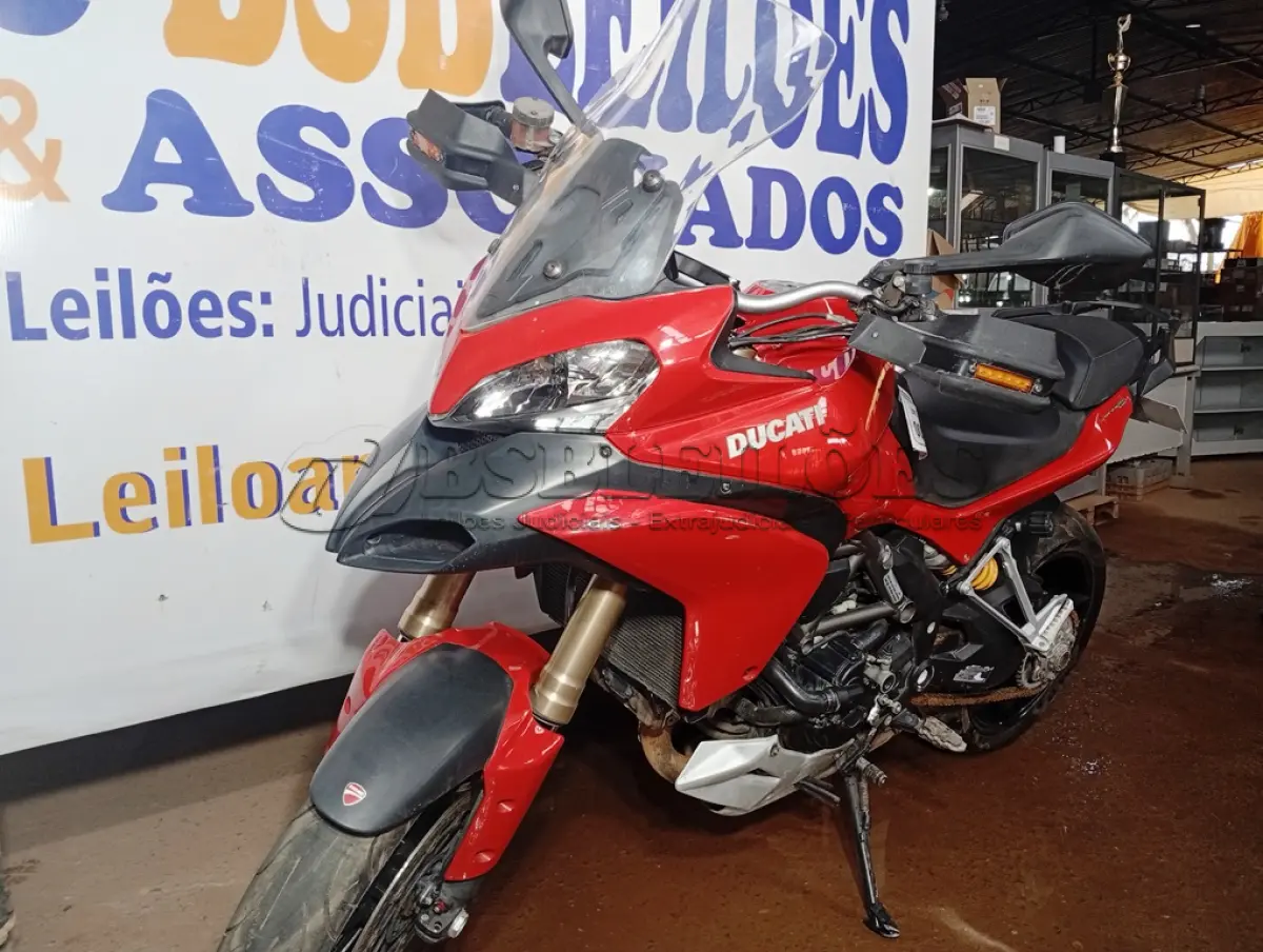 LOTE 009 - 01 MOTO DUCATI/MTS 1200; COR VERMELHA; ANO 2015. (TODOS DOCUMENTOS 2024 PAGOS)