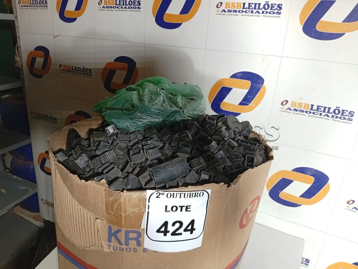 LOTE 424 - 01 LOTE C/DIVERSOS ACABAMENTOS PARA MOVEIS. (NO ESTADO) ATENÇÃO! FAZER A VISITAÇÃO ANTES DE ARREMATAR, NÃO SABEMOS SE FUNCIONA. LEILÃO NÃO TEM GARANTIA E NEM DEVOLUÇÃO, SUJEITO A POSSÍVEIS AVARIAS VISÍVEIS/OCULTAS E/OU AUSÊNCIA DE COMPONENTES.