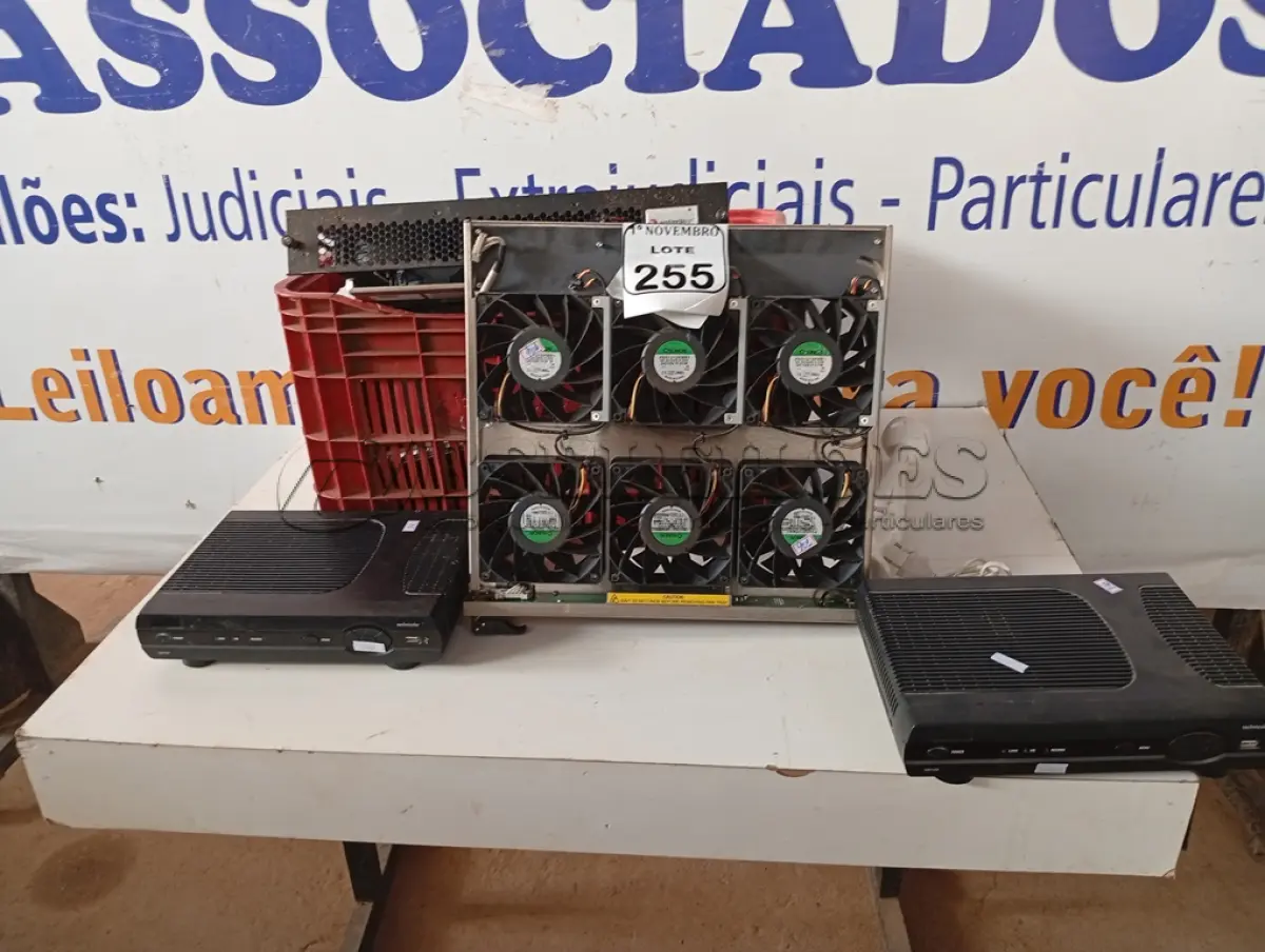 LOTE 255 - 01 LOTE COM VÁRIOS COOLERS PARA PC E ELETRÔNICOS DIVERSOS. (NO ESTADO) ATENÇÃO! FAZER A VISITAÇÃO ANTES DE ARREMATAR, NÃO SABEMOS SE FUNCIONA. LEILÃO NÃO TEM GARANTIA E NEM DEVOLUÇÃO, SUJEITO A POSSÍVEIS AVARIAS VISÍVEIS/OCULTAS E/OU AUSÊNCIA DE COMPONENTES.