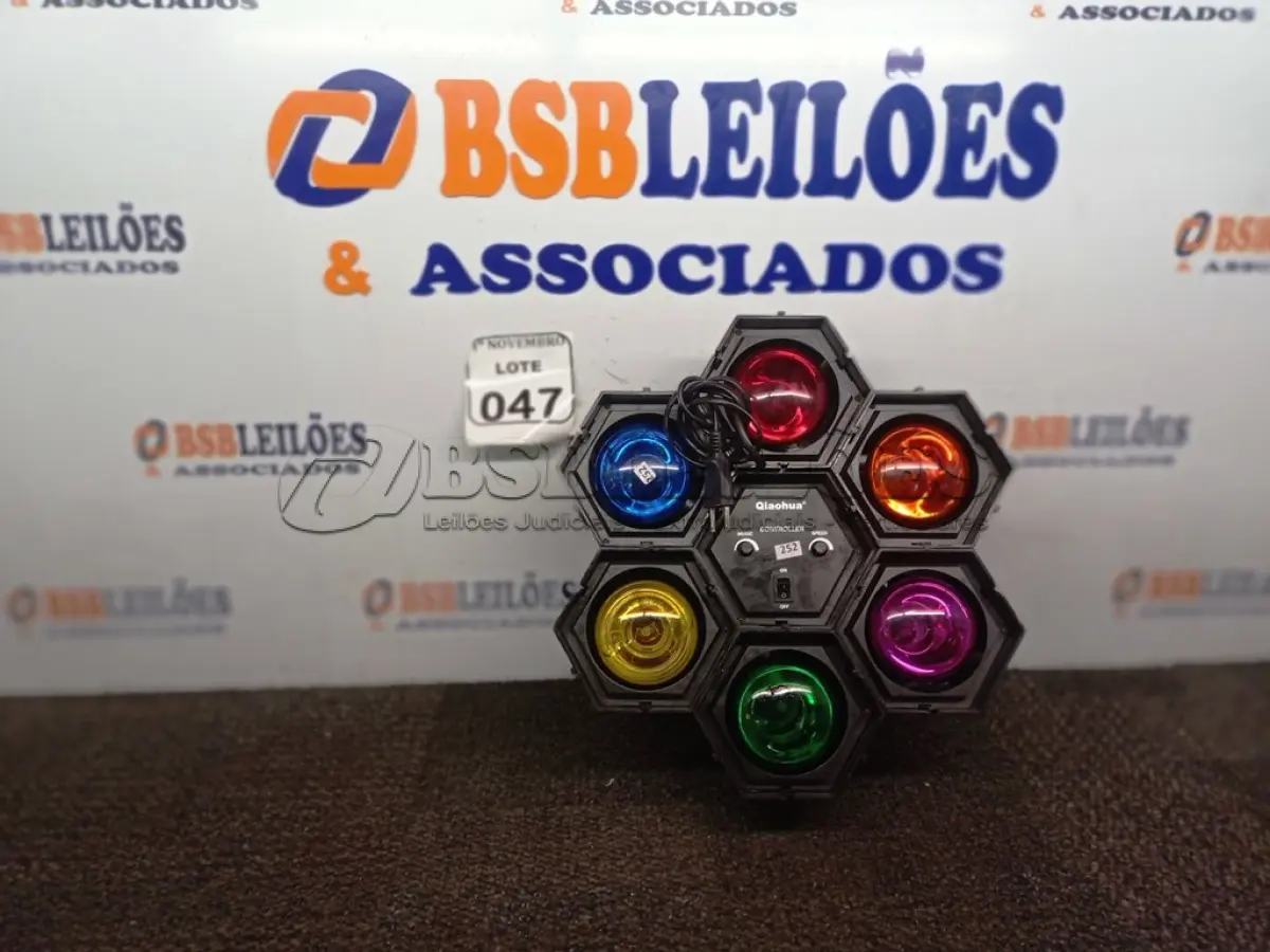 LOTE 047 - 01 JOGO DE LUZ LED COLORIDAS, MARCA QIAOHUA. (NO ESTADO) ATENÇÃO! FAZER A VISITAÇÃO ANTES DE ARREMATAR, NÃO SABEMOS SE FUNCIONA. LEILÃO NÃO TEM GARANTIA E NEM DEVOLUÇÃO, SUJEITO A POSSÍVEIS AVARIAS VISÍVEIS/OCULTAS E/OU AUSÊNCIA DE COMPONENTES.