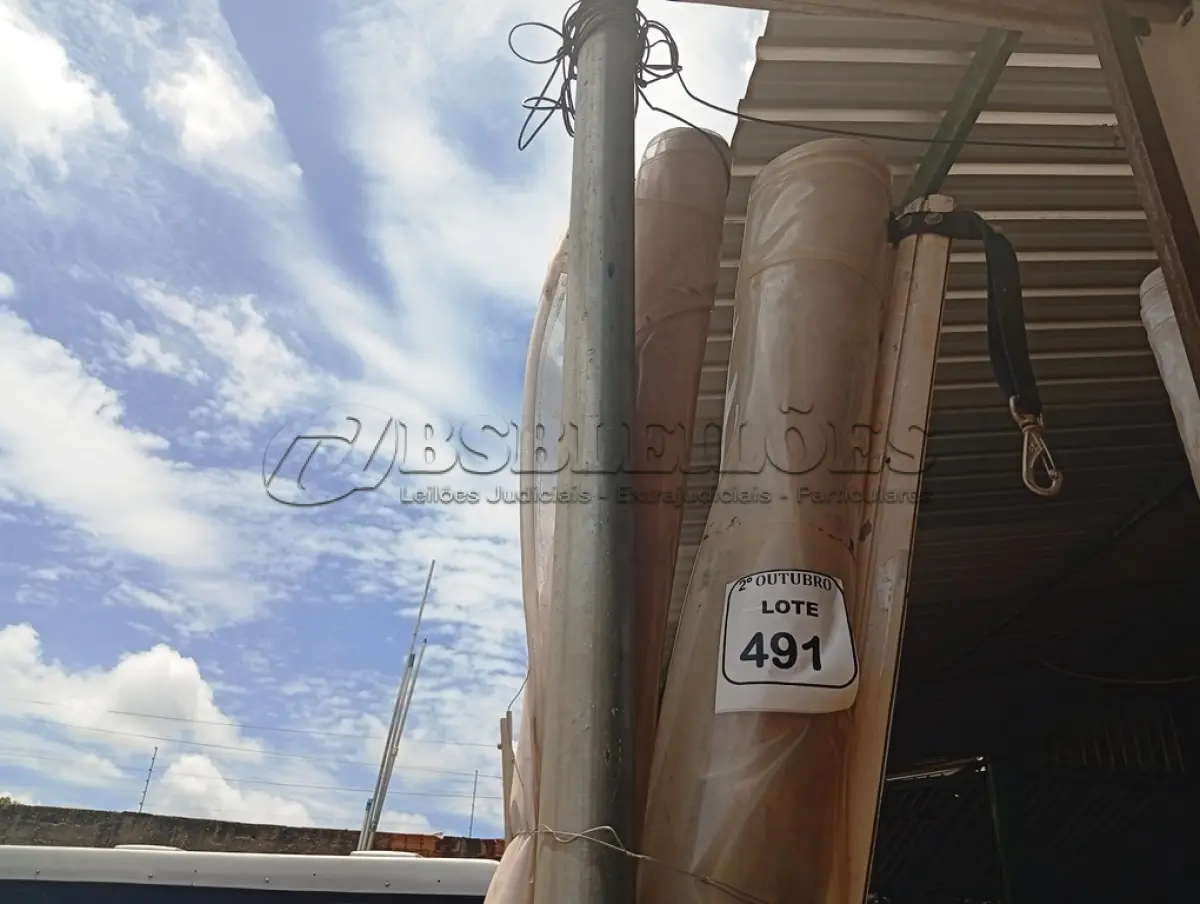LOTE 491 - 02 TOLDOS. (NO ESTADO) ATENÇÃO! FAZER A VISITAÇÃO ANTES DE ARREMATAR, NÃO SABEMOS SE FUNCIONA. LEILÃO NÃO TEM GARANTIA E NEM DEVOLUÇÃO, SUJEITO A POSSÍVEIS AVARIAS VISÍVEIS/OCULTAS E/OU AUSÊNCIA DE COMPONENTES.