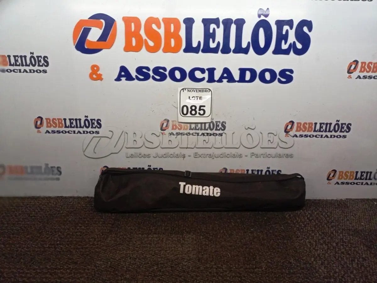 LOTE 085 - 01 TRIPÉ P/ CÂMERA MARCA TOMATE MTG-3016. (NO ESTADO) ATENÇÃO! FAZER A VISITAÇÃO ANTES DE ARREMATAR, NÃO SABEMOS SE FUNCIONA. LEILÃO NÃO TEM GARANTIA E NEM DEVOLUÇÃO, SUJEITO A POSSÍVEIS AVARIAS VISÍVEIS/OCULTAS E/OU AUSÊNCIA DE COMPONENTES.