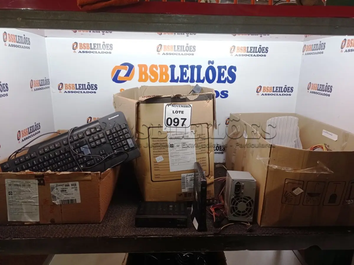 LOTE 097 - 01 LOTE C/VÁRIOS TECLADOS, FONTES E PERIFÉRICOS DIVERSOS. (NO ESTADO) ATENÇÃO! FAZER A VISITAÇÃO ANTES DE ARREMATAR, NÃO SABEMOS SE FUNCIONA. LEILÃO NÃO TEM GARANTIA E NEM DEVOLUÇÃO, SUJEITO A POSSÍVEIS AVARIAS VISÍVEIS/OCULTAS E/OU AUSÊNCIA DE COMPONENTES.