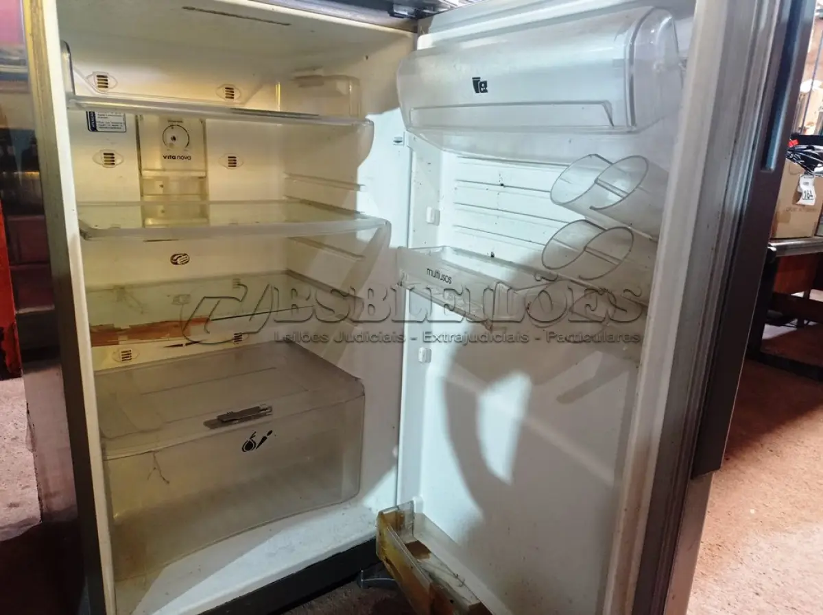 LOTE 170 - 01 GELADEIRA MABE COR CINZA 220V. (NO ESTADO) ATENÇÃO! FAZER A VISITAÇÃO ANTES DE ARREMATAR, NÃO SABEMOS SE FUNCIONA. LEILÃO NÃO TEM GARANTIA E NEM DEVOLUÇÃO, SUJEITO A POSSÍVEIS AVARIAS VISÍVEIS/OCULTAS E/OU AUSÊNCIA DE COMPONENTES.