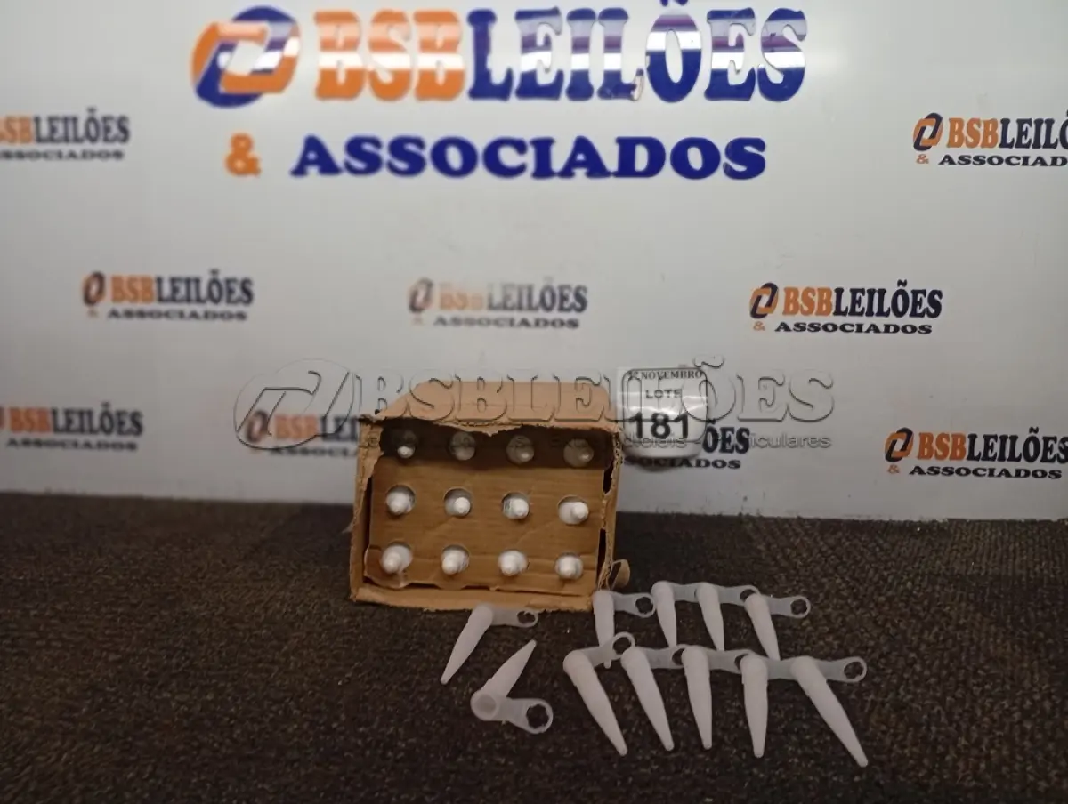 LOTE 181 - 12 SELANTES PU-40 MULTIUSO DE POLIURETANO. (NO ESTADO) ATENÇÃO! FAZER A VISITAÇÃO ANTES DE ARREMATAR, NÃO SABEMOS SE FUNCIONA. LEILÃO NÃO TEM GARANTIA E NEM DEVOLUÇÃO, SUJEITO A POSSÍVEIS AVARIAS VISÍVEIS/OCULTAS E/OU AUSÊNCIA DE COMPONENTES.