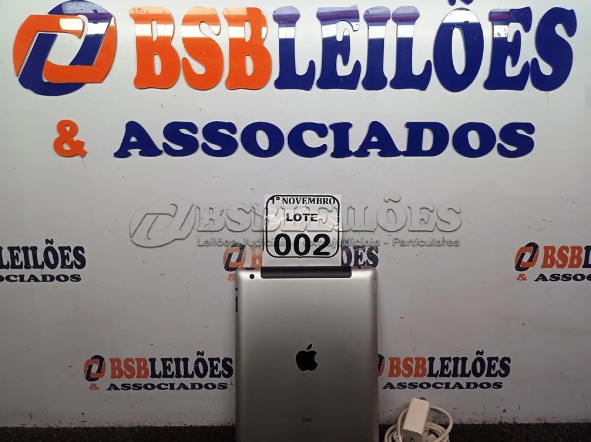 LOTE 002 - 01 IPAD COM CARREGADOR DE 64GB. (NO ESTADO) ATENÇÃO! FAZER A VISITAÇÃO ANTES DE ARREMATAR, NÃO SABEMOS SE FUNCIONA. LEILÃO NÃO TEM GARANTIA E NEM DEVOLUÇÃO, SUJEITO A POSSÍVEIS AVARIAS VISÍVEIS/OCULTAS E/OU AUSÊNCIA DE COMPONENTES.