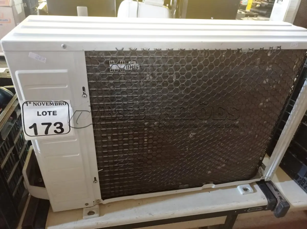 LOTE 173 - 01 CONDENSADORA MARCA CARRIER INVERTER C/AVARIAS. (NO ESTADO) ATENÇÃO! FAZER A VISITAÇÃO ANTES DE ARREMATAR, NÃO SABEMOS SE FUNCIONA. LEILÃO NÃO TEM GARANTIA E NEM DEVOLUÇÃO, SUJEITO A POSSÍVEIS AVARIAS VISÍVEIS/OCULTAS E/OU AUSÊNCIA DE COMPONENTES.