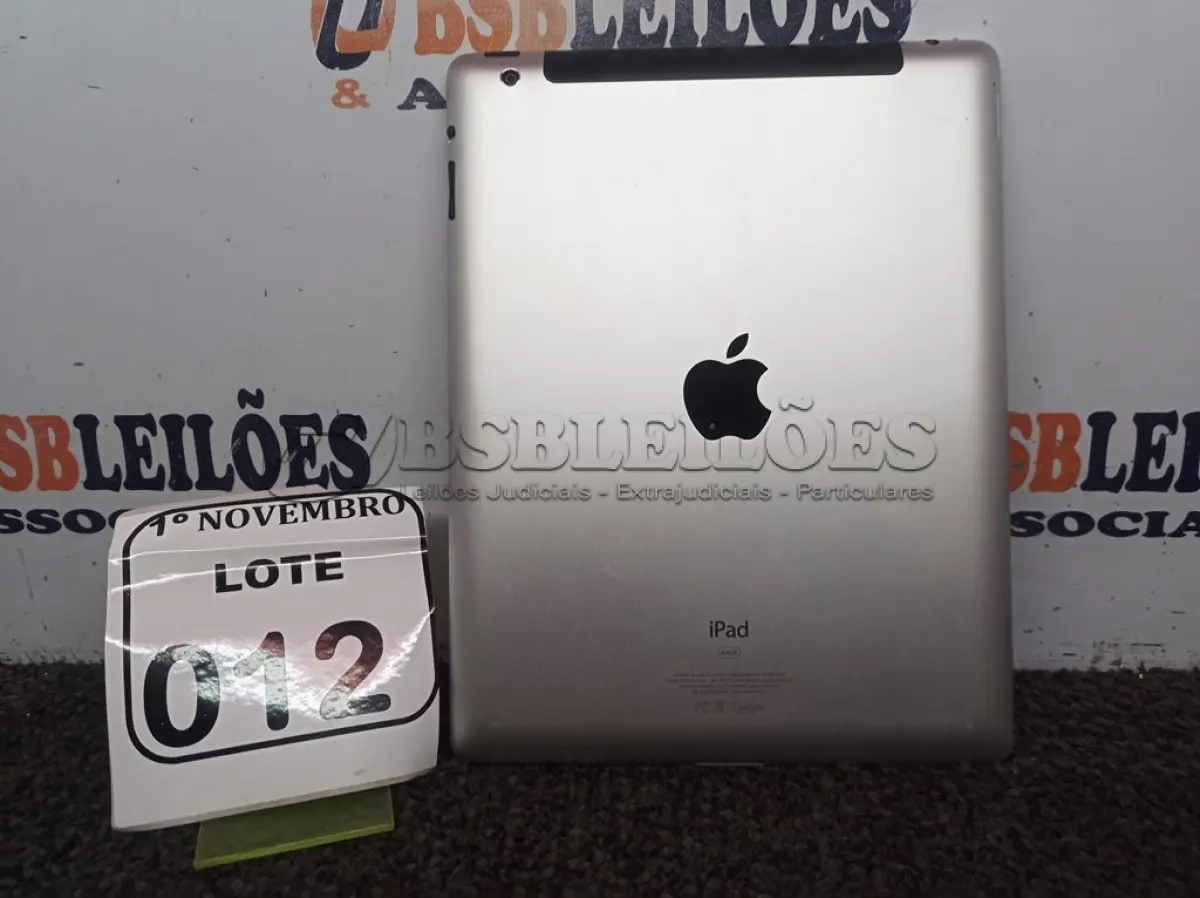 LOTE 012 - 01 IPAD SEM CARREGADOR DE 64GB. (NO ESTADO) ATENÇÃO! FAZER A VISITAÇÃO ANTES DE ARREMATAR, NÃO SABEMOS SE FUNCIONA. LEILÃO NÃO TEM GARANTIA E NEM DEVOLUÇÃO, SUJEITO A POSSÍVEIS AVARIAS VISÍVEIS/OCULTAS E/OU AUSÊNCIA DE COMPONENTES.